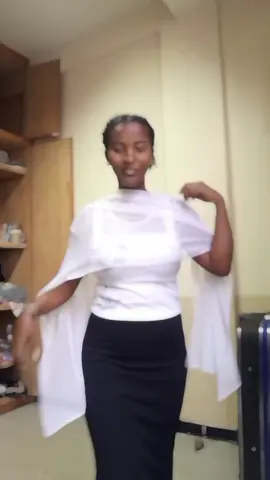 Outfit of the day....🤍🖤#creatorsearchinsights #universityvlog #OOTD #fashionschool 