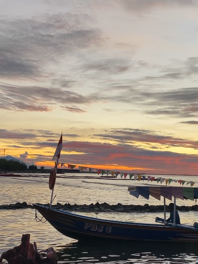 gak pernah bosen liat senja🥹🫶 #pantai #senja #fyp #tegal #fypage 