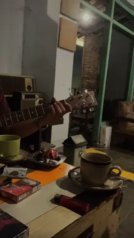 Siang sebrang istana🎶 @Nang_kuh39  @ΛFIKΛ  @Abminor7  #iwanfals #siangseberangistana #nostalgia90an #liriklagu #coversong 