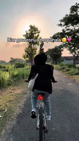 Biar jiwa dan raganya tetap adem ayem pastinya 😗🫶🏻 #demam26 #commuterbike #sepedafederal #gowessepeda #fyp 