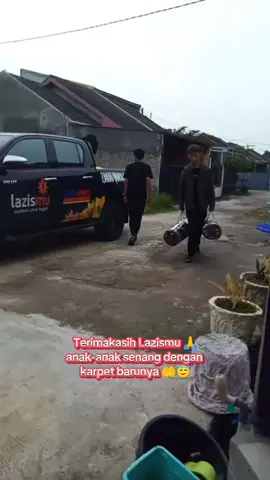 Terima kasih @lazismujabar yang kemarin sudah berkunjung dan memberikan bantuan untuk bayi-bayi di Rumah Asuh ABI 🤲💚. Donasi yang diberikan sangat bermanfaat, hari ini anak-anak pun terlihat begitu senang saat karpet barunya dipakai untuk mereka. Semoga Allah membalas setiap kebaikan dengan balasan yang berlipat ganda 🙏✨ #RumahAsuhABI #LazismuJawaBarat #BerbagiKebaikan #AnakAsuh #PeduliSesama 