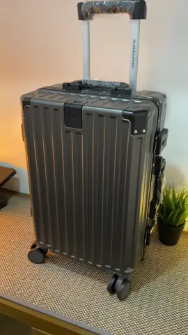 grabe nasa tibay secure pa ang gamit mo.. travel maleta  Luggage bag #islandelephant #luggagebag #maleta #travel #suitcaseluggage 