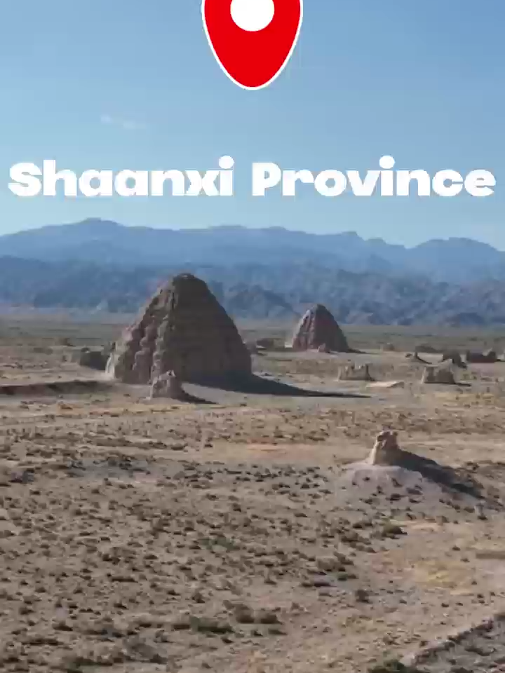 Avastagem Shaanxi - siin kohtuvad iidsed imed ja moodne meelelahutus Xi'an on tuntud Siiditee alguspunktina ja kohana, kust leiti terrakotasõdalased. Avasta siinset rikkalikku ajalugu, matka vapustaval Huashani mäel ja naudi maitsvat tänavatoitu nagu Hiina hamburger roujiamo või biangbiang nuudlid! Let's Discover Shaanxi—where ancient wonders meet modern fun! Home to the Terracotta Warriors & the start of the Silk Road in Xi’an. Explore history, hike stunning Huashan Mountain, and eat your way through delicious street food like roujiamo and biangbiang noodles. #shaanxixi #travelchinana #terracottaarmy #FoodieAdventure