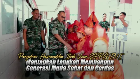 Pangdam XIV/Hsn Ikuti Vicon Lounching SPPG TNI, Bagikan Ribuan Porsi Makanan Bergizi untuk Generasi MudaMakassar – Pangdam XIV/Hasanuddin, Mayjen TNI Windiyatno, mengikuti kegiatan video conference (vicon) dalam rangka Launching Operasional Satuan Pelayanan Pemenuhan Gizi (SPPG) TNI, yang dipimpin langsung oleh Panglima TNI Jenderal TNI Agus Subiyanto, bertempat di SD Negeri Butung 1, Jl. Sarappo, Kota Makassar. Jumat (26/9/2025). Kegiatan vicon ini terpusat di SPPG TNI AU Kota Solo, Provinsi Jawa Tengah, serta diikuti oleh seluruh jajaran TNI di Indonesia, termasuk Kodam XIV/Hsn. Kegiatan ini merupakan langkah strategis TNI dalam meningkatkan kualitas gizi masyarakat, khususnya bagi anak-anak usia sekolah dasar guna menekan angka stunting, memperbaiki kesehatan generasi muda, serta mendorong tumbuh kembang anak lebih optimal.Dalam kegiatan ini, Kodam XIV/Hasanuddin turut melaksanakan pembagian makanan bergizi sebanyak 1.528 porsi kepada para siswa di wilayah Makassar dan Kabupaten Gowa, sebagai bentuk nyata kepedulian TNI terhadap kesehatan dan kecerdasan generasi muda.Untuk diwilayah Kota Makassar dibagikan di SDN Butung 1, SDN Butung 2, SD Inpres Bertingkat Butung dan SDN Mawas. Sedangkan di wilayah Kab. Gowa dibagikan di SD Panaikang, SD Inpres Pakatto, Yayasan Bagenda Ali, dan SDN Bili-Bili. Melalui program ini, TNI hadir lebih dekat dengan masyarakat dengan mendukung pemenuhan gizi anak-anak bangsa. Harapannya, lahir generasi muda yang sehat, cerdas, dan berkualitas, sekaligus menunjukkan sinergi serta kepedulian TNI dalam membangun sumber daya manusia sejak dini sebagai wujud kontribusi nyata untuk Indonesia Maju.#tniad#TNIindonesia#tetapsemangat#bekerjaikhlas#ewako