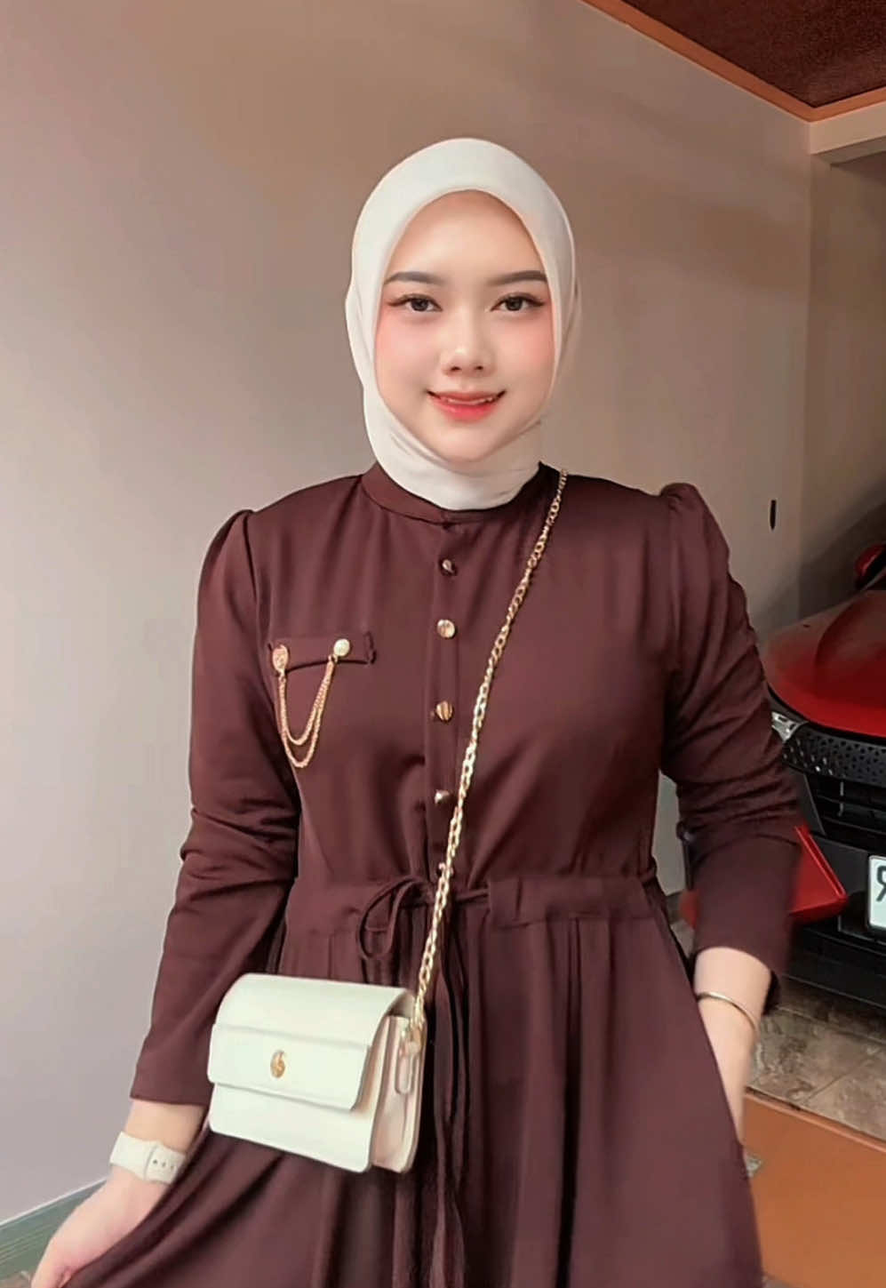 Mahogany nya pekat beb 🫰🏻✨ #OOTD #ootdhijab #dresscantik #dresskondangan #fyp 