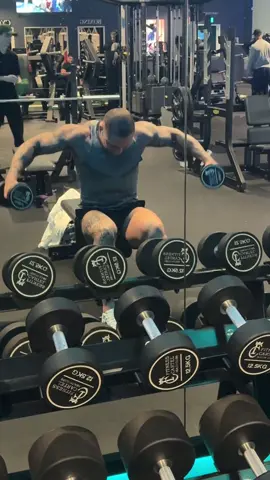 Bulking szn #gym #fitnesscartel #shoulders 