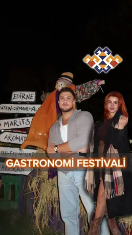 🎭 Edirne Yaşayan Miras Festivali tüm hızıyla devam ediyor! Biz Merve’yle ilk gün oradaydık, gerçekten hem atmosferi hem de etkinlikleriyle çok keyif aldık. Hafta sonu programı ise dopdolu 👇 📅 26 Eylül Cuma 	•	El Sanatları Sanatçılarının Stantlarının Açılışı (10.30) 	•	Türk Süsleme Sanatları Sergilerinin Açılışı (10.30) 	•	Göher Uygur Kukla Gösterisi (17.30) 	•	Enis Ergün Karagöz Gösterisi (18.45) 	•	Kıraç Konseri (20.30) 🎶 📅 27 Eylül Cumartesi 	•	El Sanatları Stantları (10.30’dan itibaren) 	•	Türk Süsleme Sanatları Sergileri (10.30’dan itibaren) 	•	Yelda Başaran Söyleşisi (17.30) 	•	Enis Ergün Karagöz Gösterisi (18.45) 	•	İlkay Olgunan Kanun Dinletisi (19.45) 🎵 📅 28 Eylül Pazar 	•	El Sanatları Stantları (10.30’dan itibaren) 	•	Türk Süsleme Sanatları Sergileri (10.30’dan itibaren) 📍 Söğütlük Millet Bahçesi, Karaağaç 🗓 26–28 Eylül 2025 Kültür, sanat ve eğlencenin buluştuğu bu festivali mutlaka deneyimleyin! ✨ Biz çok sevdik, Edirne’de olanlara kesinlikle tavsiye ediyoruz. #edirne #gastronomi #gastronomi #pilav #etkinlik 