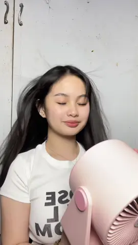 big fan, pink fan with powerbank and led light✨🫶🏻 Priority Hashtag #Orashare #OrasharePH #Orasharedeskfan #OrashareFan #deskfan       