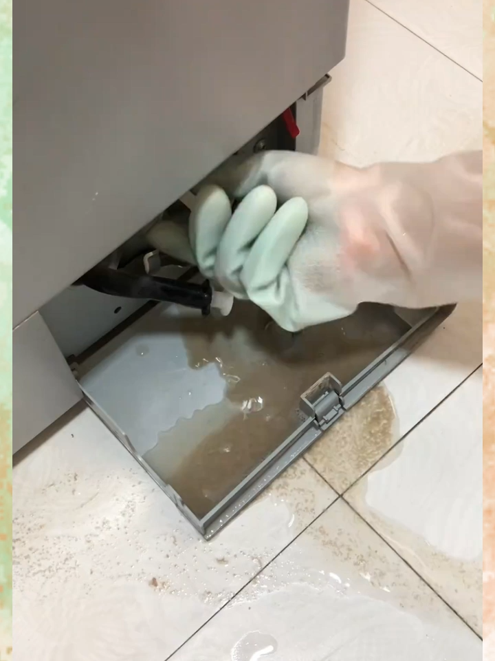 92603Naaamoy ba ng iyong washing machine ang iyong mga damit? Isang kutsarita lang ng panlinis na powder! Ang lahat ng dumi at amag ay hinuhugasan, at ang iyong damit ay amoy sariwa. #washingmachinecleaner#washingmachine#washingmachinedeepclean
