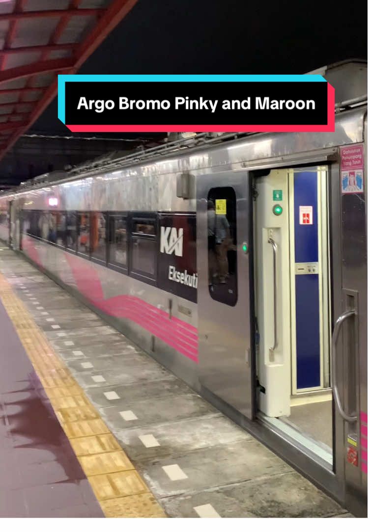 Kapan ya, Argo Bromo Anggrek pakai Eksekutif nya sendiri lagi? Semewaahhh itu sihh. IF : KA 5 Argo Semeru pinjam 1 Unit Eksekutifnya Argo Bromo Anggrek. (3/5/25) #kaargobromoaanggrek #newgeneration #kelaseksekutif #mewah #ayonaikkereta 