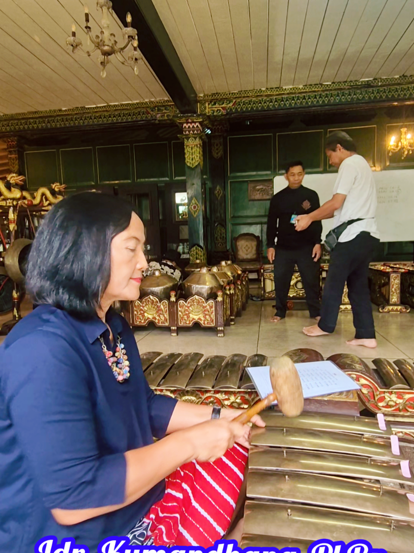Latihan karawitan gending Ladrang Kumandhang, Pl Br Salam Budaya. 🙏❤️ Anjungan DIY, TMII. #karawitan #latihankarawitan #gamelan #gamelanyogyakarta #salambudaya 