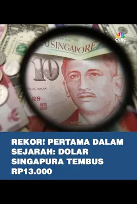 📌Nilai tukar rupiah kembali melemah terhadap dolar Singapura (SGD) dan mencatat rekor terendah sepanjang sejarah. Pada perdagangan Kamis (25/9/2025) pukul 12.50 WIB, rupiah berada di level Rp13.002 per SGD, melemah 0,56%. Padahal di awal 2025, kurs rupiah masih Rp11.775 per SGD. Artinya, sejak Januari hingga kini rupiah sudah terdepresiasi 10,37%. Dolar Singapura sendiri dikenal sebagai salah satu mata uang paling kuat dan stabil di dunia. Faktor seperti stabilitas politik, kekuatan cadangan devisa, serta kepercayaan investor global membuat SGD sering dianggap sebagai aset safe haven. Kondisi inilah yang semakin menekan posisi rupiah di pasar valuta asing. #dolars #viral #matauang #sorotan #semuaorang 