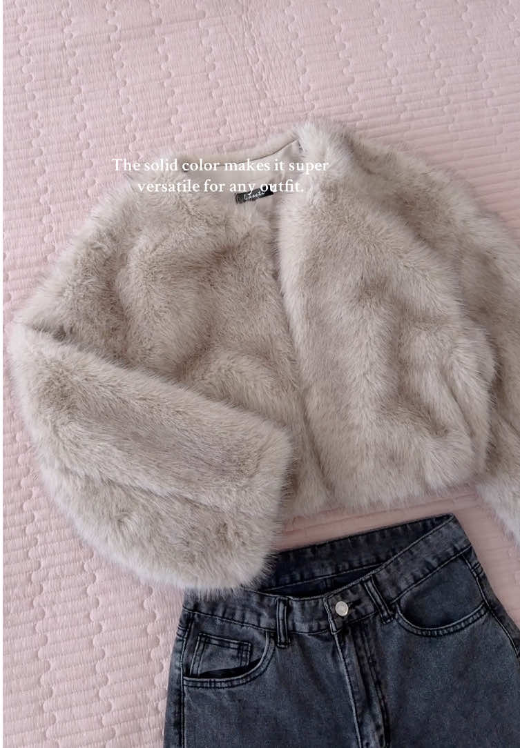 The faux fur is soft, fluffy, and feels so luxurious.#fyp #outfitinspiration #fauxfurcoat #winterfashion #autumnfashion