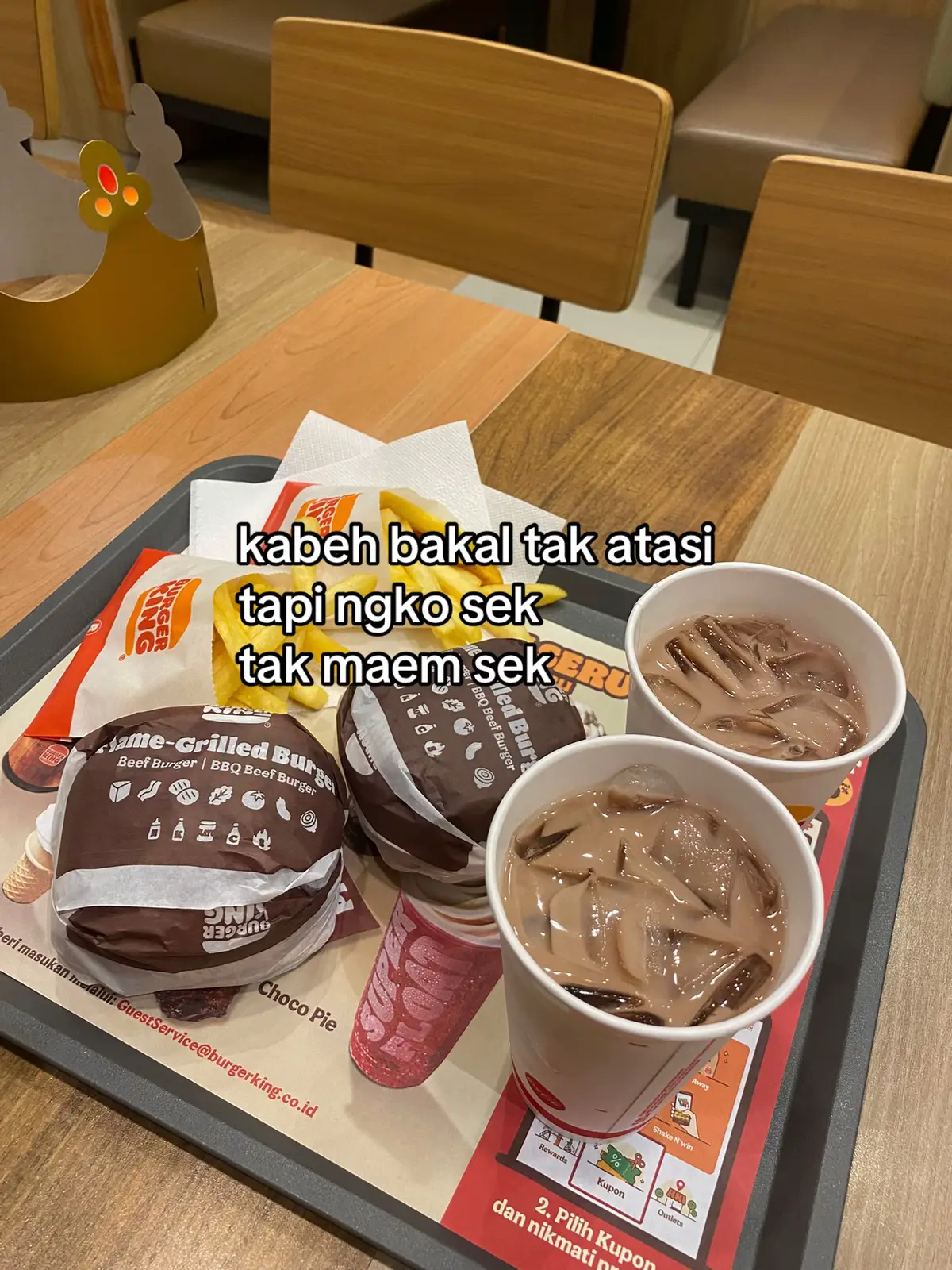 yo burger yo siomay, penting ora mangan ati ws aman