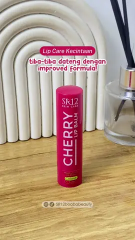 Comeback dengan versi improved formula! Nggak cuma bikin bibir lembap natural, tapi sekarang lebih praktis karena kemasannya stick. Bawa ke mana aja gampang, stain awet 12 jam, dan pastinya aman dipakai tiap hari. Cocok banget buat kamu yang anti ribet tapi pengen bibir tetap sehat & moist #lipbalm #lipcare #sr12 #cherrylipbalm #bibirkering 