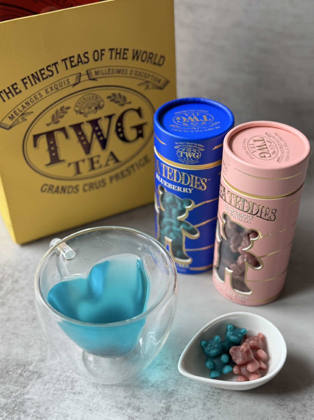 TWG Tea Teddies🧸 可愛すぎてゲットしてきた🫶 そのまま食べてもよし◎ お湯に溶かせば、お茶に変化する新感覚の商品♡♡ 日本で買えるのは4店舗だけ！ フレーバーは全8種類だよ〜💙 #TWG #teateddies #ティーテディーズ  #ティーダブリュージーティー #twgtea 