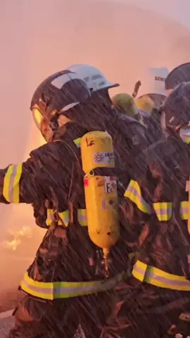 bombeiro aeródromo 🚒✈🇧🇷 #bombeirosdeaerodromo #brigadista #bombeirosdeaerodromo #bombeiromilitar 