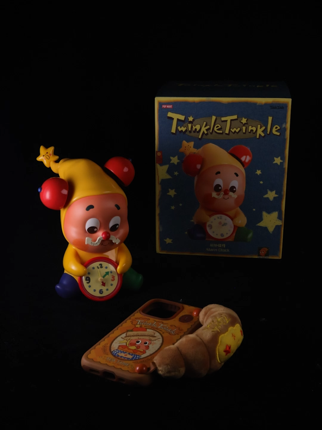 n the quiet night, a friendly cartoon lamp keeps a warm and gentle watch. A cozy cartoon nightlight casts its warm glow, turning bedtime into a magical dream. Snuggle up with the soft, warm light of the Twinkle Twinkle companion. #POPMART #TwinkleTwinkle