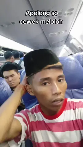 Pertama kali naik pesawat 😫😫😫 #videolucu #syamdealova  #pertamakalinaikpesawat 