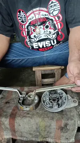 ใส่ผ้าเบรคเป็นเรื่องง่ายๆด้วยวิธีนี้👍#ช่างซ่อมมอเตอร์ไซค์ #ร้านซ่อมมอไซค์ร้านtk #ขึ้นฟีดเถอะ #เปิดค่าการมองเห็น #tiktok 