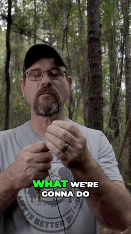 Learn how to set up a ridge line for a campsite with this marlinspike hitch! It's easy to do! You'll want to see this! #camping #Outdoors #survival #lifehacks #knots