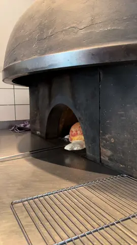 Calzone 🍕time!💣 . . . . . . . . . . . . . #calzone #viral #louloupizzabar #fypシ 