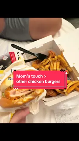 Baemin app is my favourite app now.  Korea’s food delivery is next level, the options, the efficiency, the packaging, and of course the food👏  #seoul #fooddelivery #korea #friedchicken #supper 
