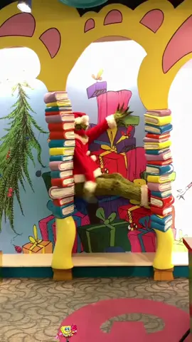 Naughty Grinch#grinch#foryou#universalstudios #usa#funny video