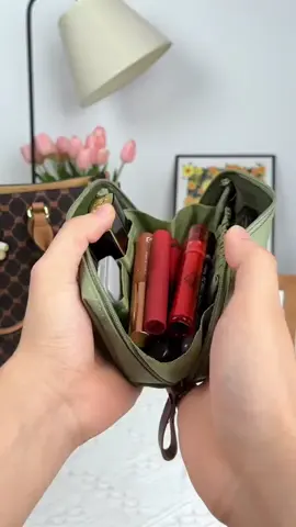 Tas kosmetik mini serbaguna. #taskosmetik  #taskosmetiktravel  #tasmakeup  #makeupbag  #tasmini 
