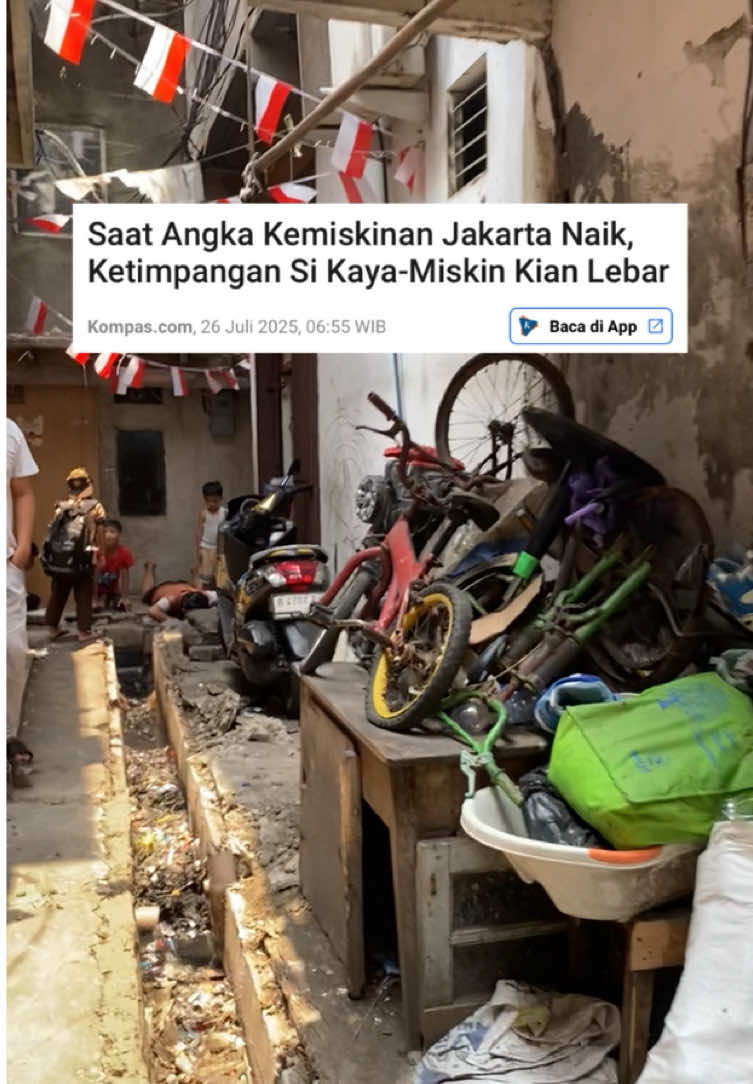 Jakarta di mata orang: gedung tinggi, skyline berkilau ✨ Tapi menurut data BPS, tingkat ketimpangan yang diukur dari pengeluaran ada di angka 0,395. Angka ini menunjukkan bahwa ketimpangan saat ini tidak lebih baik dibanding 20 tahun lalu, yang berada di angka 0,351. Biaya hidup makin mencekik, sewa rumah bikin nangis, inflasi pangan juga jadi beban. Coba ceritain, berapa harga tempat tinggal di Jakarta? Buat yang di luar Jakarta, coba kasih tahu orang Jakarta berapa harga tempat tinggal di daerah kamu? Content Creator: Jessica Emmanuella Produser: Yuna Fikry #liputan #jakarta #infojakarta #kesenjangan #viral