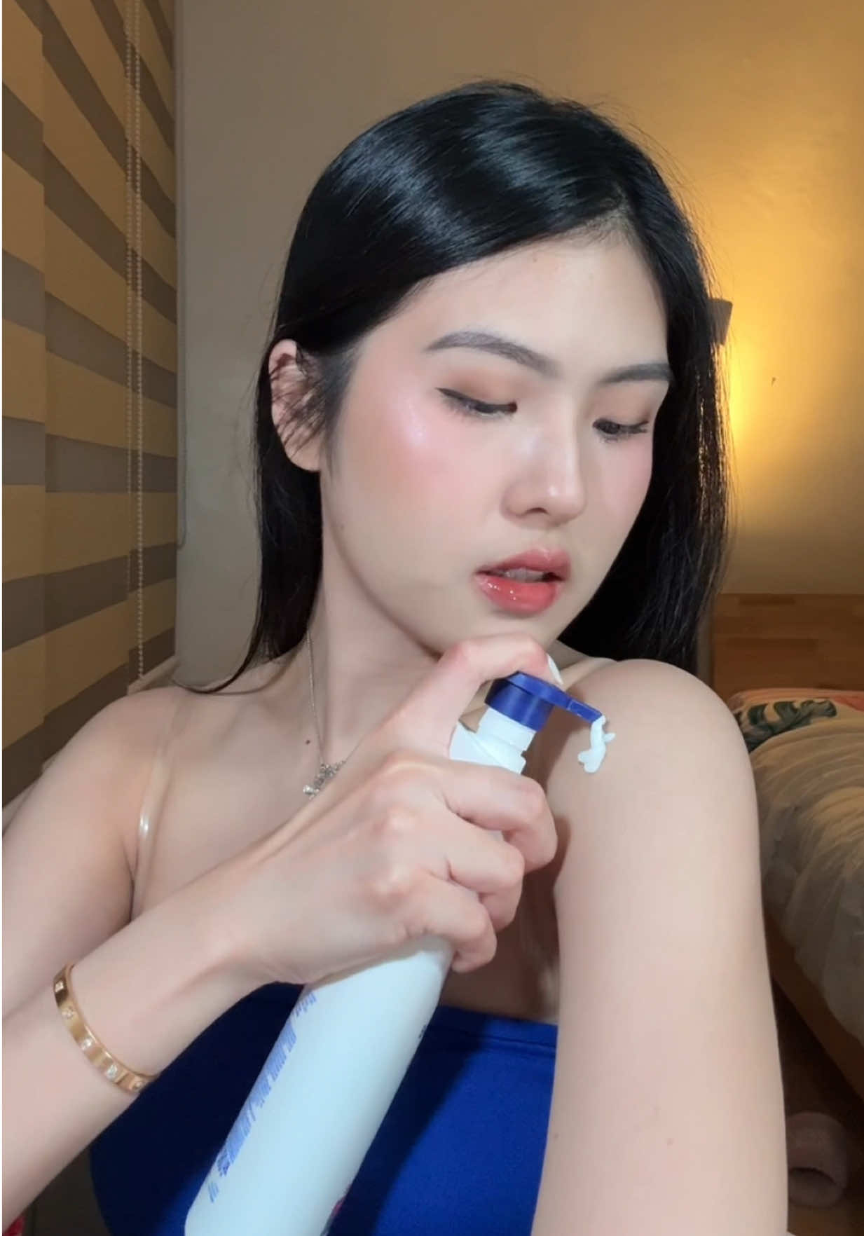 Our back usually gets the least care (lalo na pag di abot 😅), but after 7 days of using NIVEA Super 8 Extra Bright Serum & Lotion, mine is now just as radiant and healthy as the rest. 💙 Trusted and recommended by real Filipinas—myself included! #NIVEASuper8PH #ExtraBrightDayToNight #TestedWithExtraBrightResults