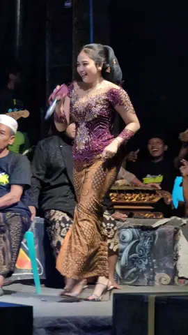 Selalu energik dan penuh senyum manis legit #sindencantik #sindenidola #silvikumalasari