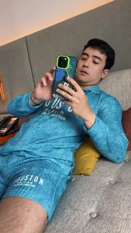 Baju satu stelnya cakepkan?