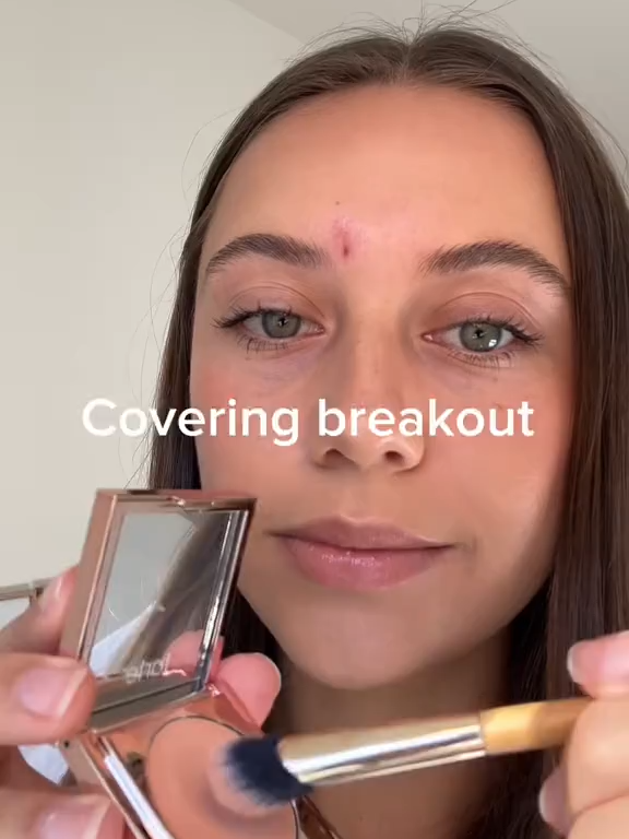 Faveee cc undereye corrector. I use it for my breakouts too, it doesn’t slide off of it 😍👏🏼 #tarte #tartecosmetics #tarteundereyeconcealer #tarteccundereyecorrector #colorcorrector @tarte cosmetics 💅🏼