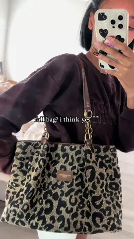 Never been a fan of bigger purses but this was too cute to pass up 🤎 #fallbag #purse #fallfashion #fyp 