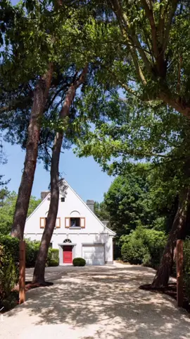 𝚂𝚝𝚢𝚕𝚒𝚗𝚐_ 𝚃𝚒𝚖𝚎𝚕𝚎𝚜𝚜 𝚂𝚎𝚛𝚎𝚗𝚒𝚝𝚢 A characterful home with elegant lines and a warm soul. @studiopittoresk_ had the honour of styling this stunning property, where tranquillity, light and refined simplicity come together. The balance between architectural heritage and contemporary minimalism runs through every detail. From the inviting flow of the hallway to the serene kitchen and living spaces _ each element was thoughtfully curated to breathe, to live, and to inspire. Real estate styling_ @studiopittoresk_  #studiopittoresk #yourcreativeassistance #interiorstyling  #interiorinspo  #eleganthomes  
