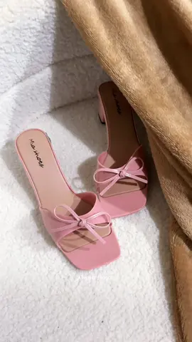 Pretty pink sandals #pinksandal #sandalsforwomen #sandals 