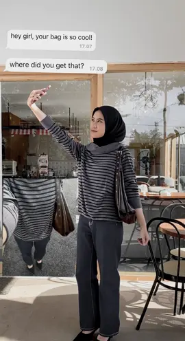 Jangan lupa cekrek dulu pakai ootd ghea bag cocoa🤎🤪 #fyp #lewatberanda #outfitideas #ootdinspo #xybca #fashion #outfits #ootdhijabstyle #localbrand #localpride #promomakangajian 
