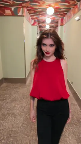 Outfit check con el Gala Boca 😛  (creo que es CALA BOCA BOCA) (Es MUY fácil de hacer, ¿os subo un tutorial del gala boca?) Para el evento de Pandora, ¿qué os ha parecido la elección? ✨ #cristinini #pandora #outfitinspo #rojo 