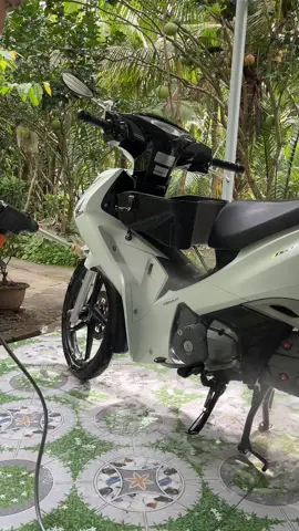 Dùng máy rửa xe pin tiện lợi, tiết kiệm, máy có áp lực mạnh đủ rửa sạch xe của chúng ta #mayruaxepin #mayruaxemini #mayruaxe  @Khải  @Khải  @Khải 