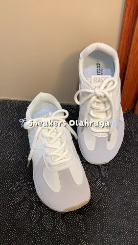 Bisa CO di dalam live atau di keranjang kuning ya bes🥰‼️🛍️ #promomakangajian #ellorasneakers #sneakers #gajiansale #viral 