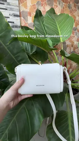 Carry elegance anywhere with MOSSDOOM Bexley Bag 💼 Solid, stylish, effortless! #MOSSDOOM #ElegantBag #BexleyStyle #ChicOnTheGo #everydayluxury 