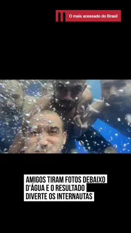 🤣 Um grupo de #amigos transformou um dia de piscina em um ensaio fotográfico subaquático que arrancou risadas na web. No vídeo que viralizou, a responsável por gravar o momento, Esther, já antecipava a #diversão com a legenda: “Vamos tirar foto embaixo d’água”. Com um celular à prova d’água nas mãos, um dos amigos tentou registrar alguns cliques estilosos e estéticos. No entanto, o resultado saiu bem diferente do esperado, e eles compartilharam as imagens com várias caretas e poses inusitadas. #EntretêNews 📹 @estherbessa_ (ig) | @myhoodbr
