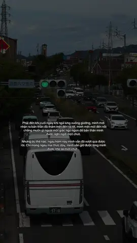 Mình đang cố gắng sống qua từng ngày, chỉ mong cuộc đời đối xử nhẹ nhàng với mình…