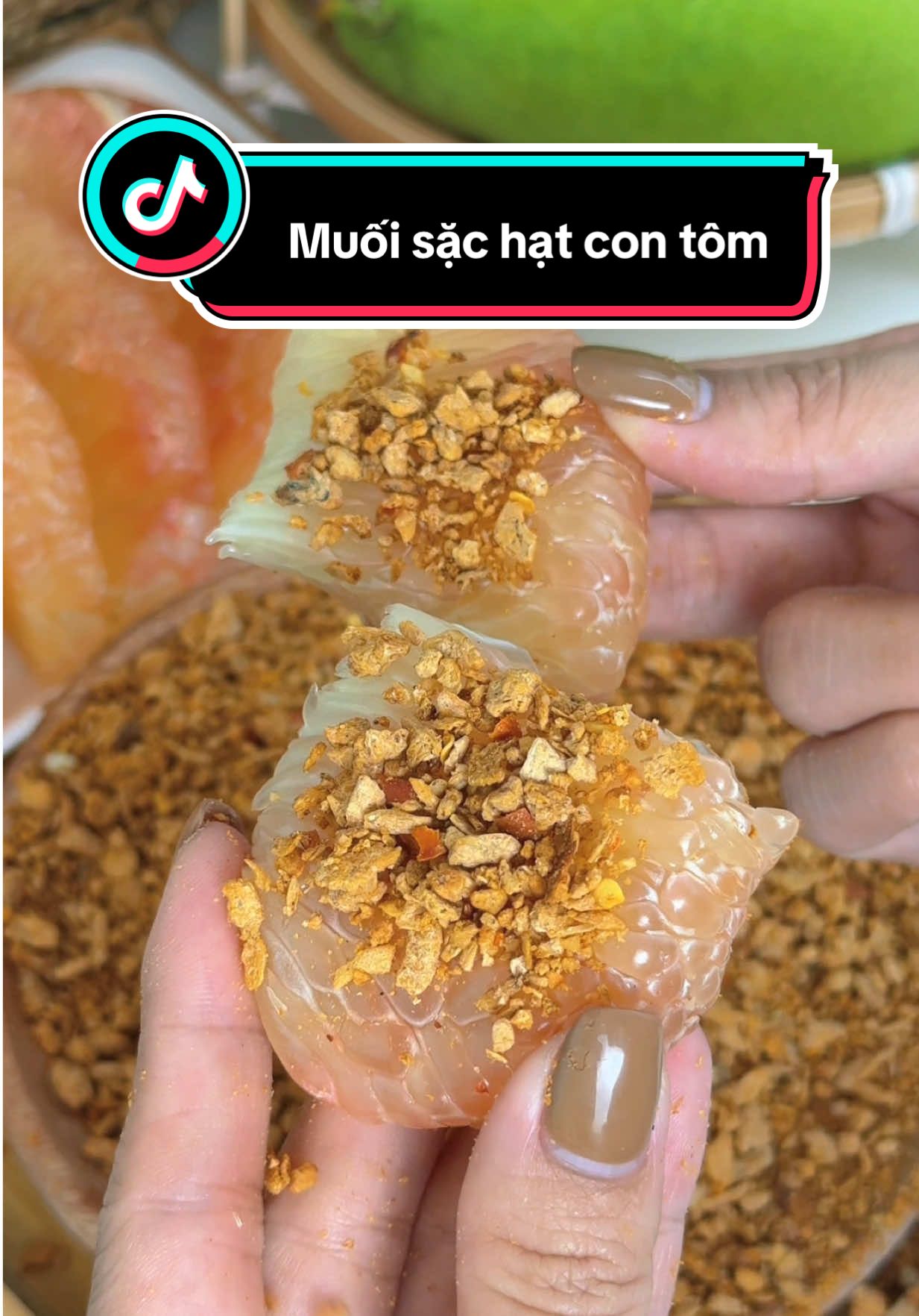 Ê muối có tôm thiệt nha mấy bà ơi mà sao tui được có mấy con nhưng được cái muối rất ngon nha chấm trái cây bao hợp #nấuăncùngn👩🏻‍🍳 #mukbang #muoisac #muoitom #muoitayninh 