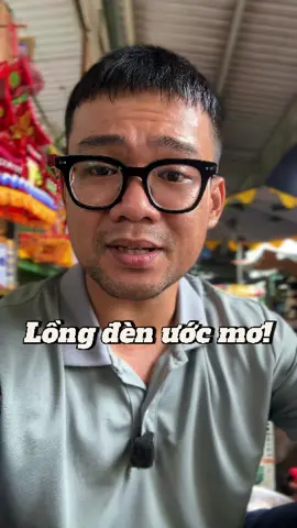 Ngày đó đứa nào giành được cái lồng đèn con thuyền này đứa đó như idol trong xóm. Chưa năm nào mình giành lại mấy đứa kia! Mà sao năm nay những nơi bán đèn lồng giấy đỏ đỏ này ít đi hẳn, ít đi rất nhiều 😟 #HoangBaoLong #tiktokgiaitri #tettrungthu #denlongtrungthu #kyniemxua 