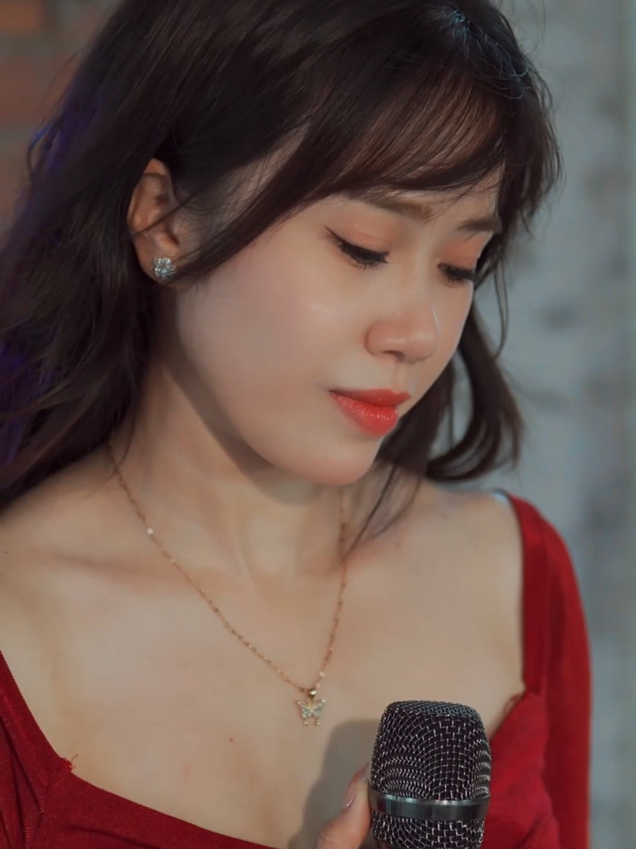 Tuy bên ngoài e ấp mắc cỡ, nhưng trong lòng như đã gắn bó ♪ CHÔM CHÔM LÝ QUA PHÀ - HUỲNH GẤM #chômchômlýquaphà #chomchomlyquapha #bolerohaynhat #huynhgam 