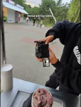 Dużo uśmiechu i super zdjęcia! A to wszystko dzięki @tom_pietrzyk 😎🔥📸  #thaiicecream #goviral #fotografia #dc #lody 