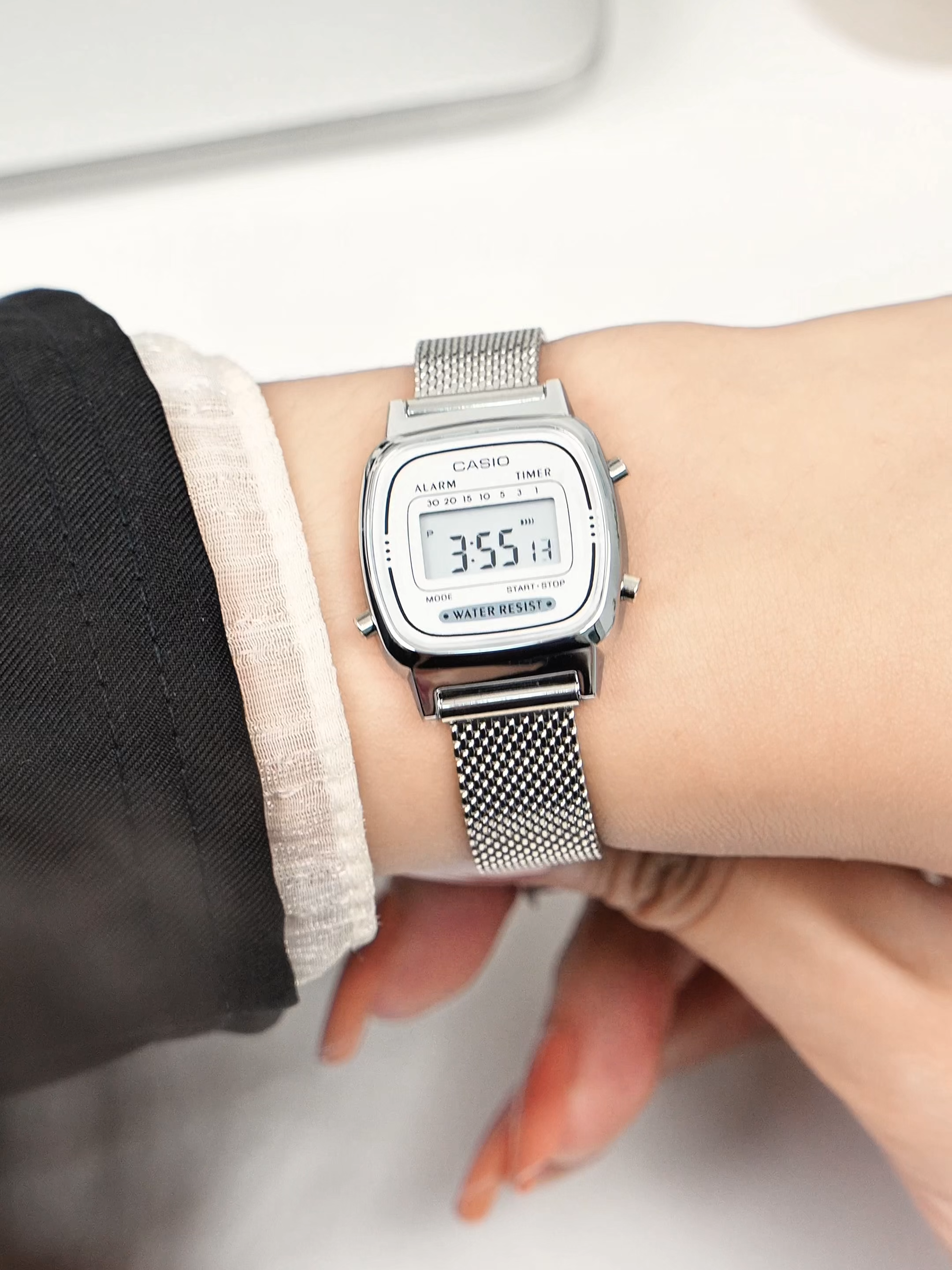 Casio LA670 bạc ✨ Mẫu đồng hồ vintage huyền thoại, nhỏ gọn nhưng đầy cuốn hút. Một item không thể thiếu nếu bạn mê phong cách tối giản và retro. #casionu #donghocasiochinhhang #casiosaigon #casiovintage #casio.hcm