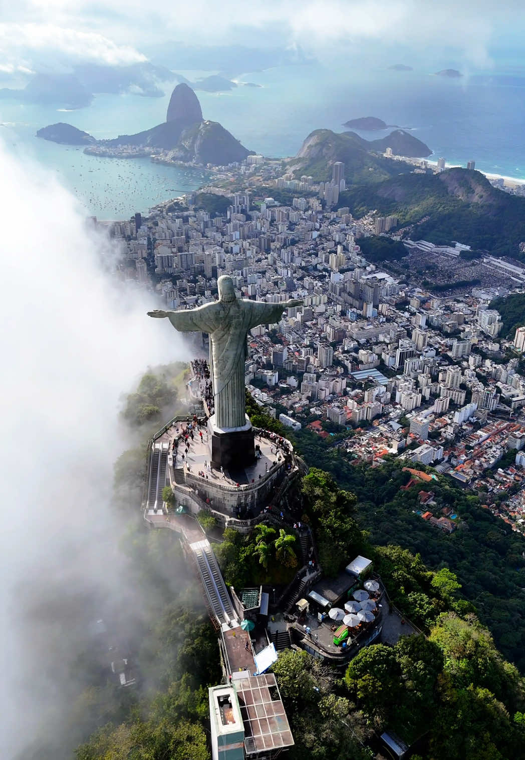 Río de Janeiro en el Cristo Redentor, un sueño!!!! #cristoredentor #riodejaneiro #cristo #brasil #dron  🇧🇷♥️🌬️